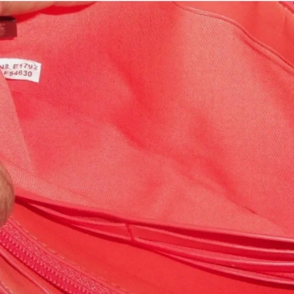 Coach Accordion Zip Signature Wallet Clutch EUC - Picture 5 of 7